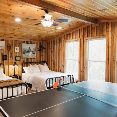 "The Lantern" Woodsy Cabin Experience w/ HotTub
