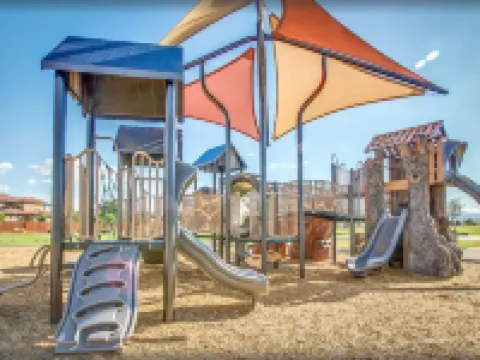 Paradise Village Home in Santa Clara * Poolside Location * Private Hot Tub * BBQ