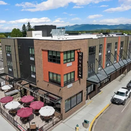 Beautiful New Downtown Columbia Falls Condo near Glacier National Park!