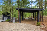 Silver King Cabin. 6,200 ft of elevation. 10 minutes from downtown Prescott.