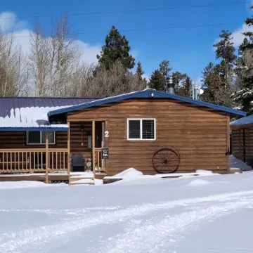 Big Bear Cabin at White Mountain Lodge