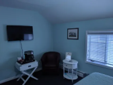 Lake Side Room at The Copper Trout. Hotels in Bayfield