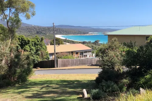 BAY OF FIRES BEACH SHACK Modern House@ Binalong Bay