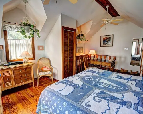 La Petit Maison, is a waterfront two-story cottage near Kemah,TX バクリフのホテル