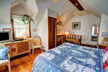 La Petit Maison, is a waterfront two-story cottage near Kemah,TX