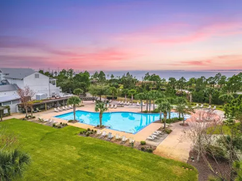 5-Min Walk to Beach! Mother in Law Suite Included* Steps to Pool & Pets Friendly - Gym