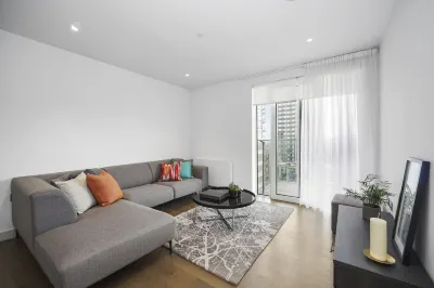 LUXURY TWO BED APARTMENT IN STRATFORD VILLAGE, NEAR WESTFIELD , STRATFORD INTL Отели в г. Стратфорд