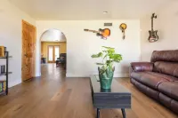 Downtown Gilbert, Indoor golf simulator, pool, jacuzzi, EV charger Hotels in Gilbert