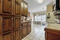 Southern Comfort - fenced-in backyard near downtown Ocean Springs & beaches!