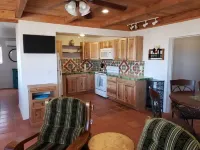 2 Bedroom~ Mountain Views~Close to Town and Wineries
