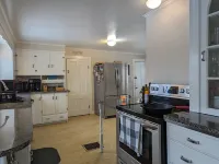 Huge Farmhouse in the heart of Southern Maine - Close to Mountains and lakes!