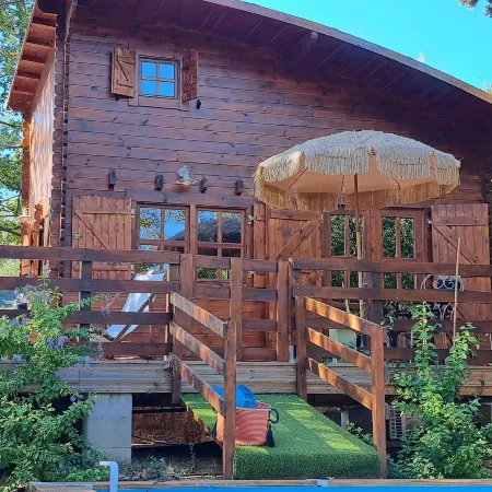 Chalet du Golfe de Saint Tropez l Arbousier Отели рядом с достопримечательностью «Les Roches Blanches»