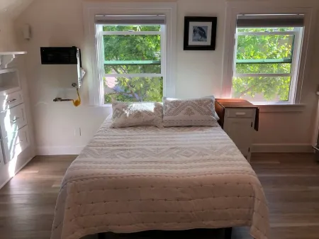 New Remodeled Studio in Oakland's Dimond District Отели рядом с достопримечательностью «Чилдренс Фэриленд»