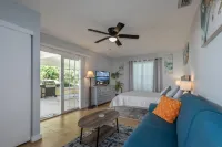 Cozy, Close to downtown Lake View home.