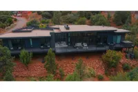 Luxurious Modern Masterpiece in Uptown Sedona Отели в г. 