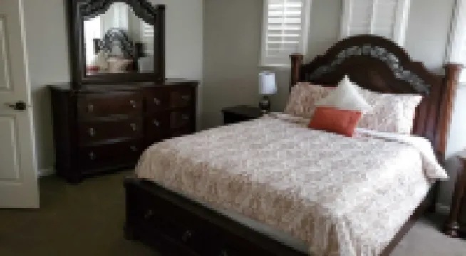 Lovely home w/ pool, spa, outdoor grill and more!