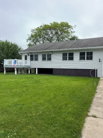 Charming 3+ bdrm 3 bath house in Oshkosh on Sawyer Creek & Fox River near EAA