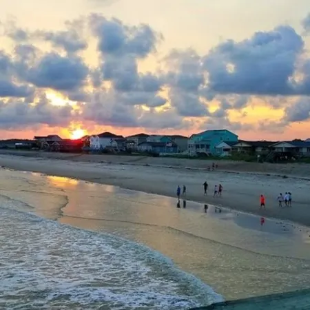 2 Tortugas East -- Oceanfront Duplex by Pier w/King Bed