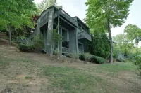 Mountain condo on Lake Lure with resort amenities