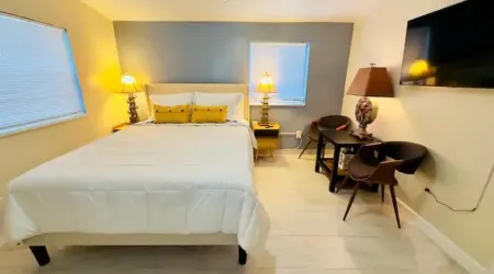 Cozy 4 Bedrooms near Sanibel/FM Beaches