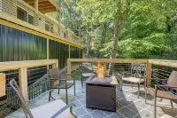 Family focused Lakefront w/private dock! Now booking for 2025 stays! Hotel a 