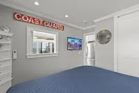 Modern Beachfront Escape Steps from Ferry Private Deck Waterfront