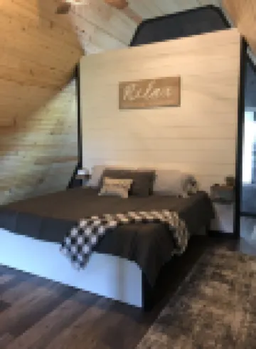 SereniTree Cabin - Modern Rustic Getaway tucked in the trees