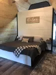 SereniTree Cabin - Modern Rustic Getaway tucked in the trees