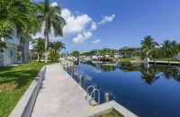 Pool, tiki hut, easy ocean access canal, dock, prime location 30m to Key West - WiFi