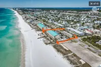 Gorgeous views, sleeps 6, clean, less than 100 steps to beach access.