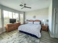 Modern Naples Condo on 2 Golf Courses near Fifth Ave S and Marco Island