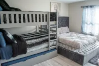 Amazing theater, jacuzzi, pool table, “come stay”