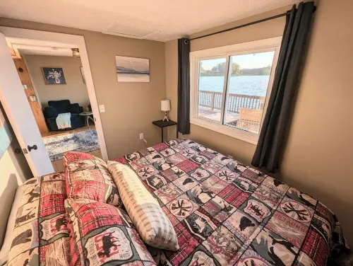 Lakefront Home with Sunsets, Dock, and Deck!  Dogs Stay Free!