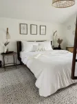 NEW! Convenient & central location to HHI, Sav & Beaufort.