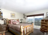 Charming 3 Bedroom family house with hot tub on 2 acres panoramic views Hotels near Aspen-Pitkin County Airport