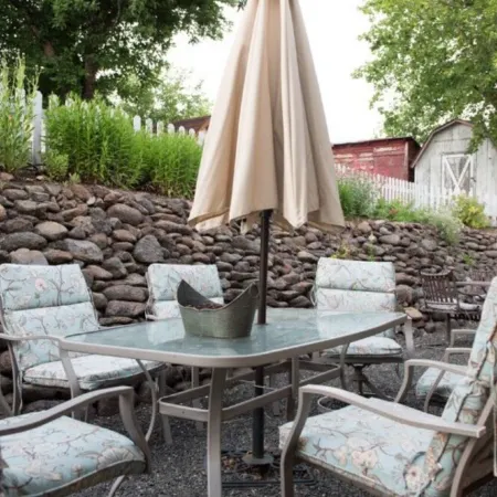 The Prairie Rose Guesthouse-  Strawberry Wilderness at your Doorstep