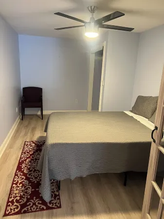 Ideal Location 1block to Main St. Restaurants , Bars,Hudson River, Bus/ Train