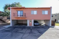 Charming Cozy 5 minutes from shopping/restaurants! 40 minutes Mountains/Hiking!