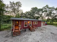 CLOSEST Cabin to Rathbun Lake - Unique Cabin in the WOODS - Sleeps 10!