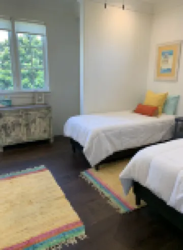 Gorgeous new beach cottage in fantastic location!