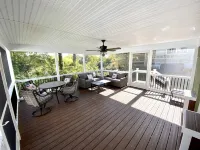Block to Beach! Fossil Hunting, Hot Tub, Coffee Bar, Screened Deck, 1hr to DC