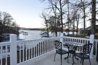 Lake Life-Lake Front-Hot Tub