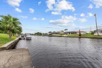 Serenity on the Cape - Heated Pool - Jacuzzi - Canal Views