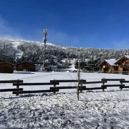 Chalet 6 Pers -piscine Chauffée- Superdevoluy Отели в г. Ле Деволюи
