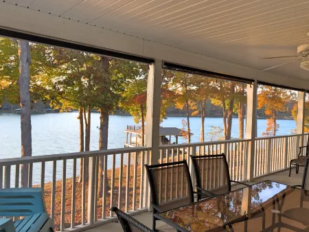 HUGE cove, DEEP water, KAYAKS, SUPs, fire pit & game room