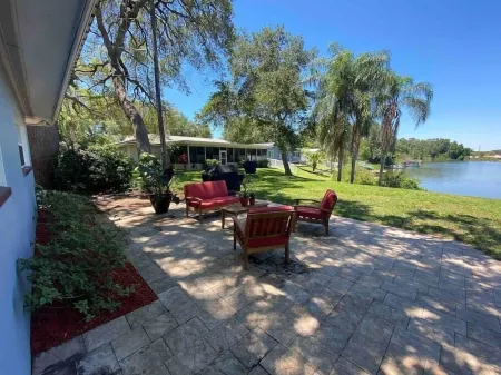 Keene · Lakefront Getaway~ Relax FL Style in the Hammock!