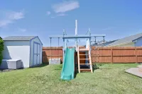 "Beach Escape" Family friendly close to AC w/ playground