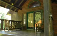Country Cabin within minutes of the New River Gorge National Park & Preserve.