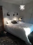 Whole house w/ Open plan; reno'd farmhouse style home w/ cozy interiors. Dogs OK