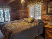 Full Log Family Lodge - private dock/beach & fire pit